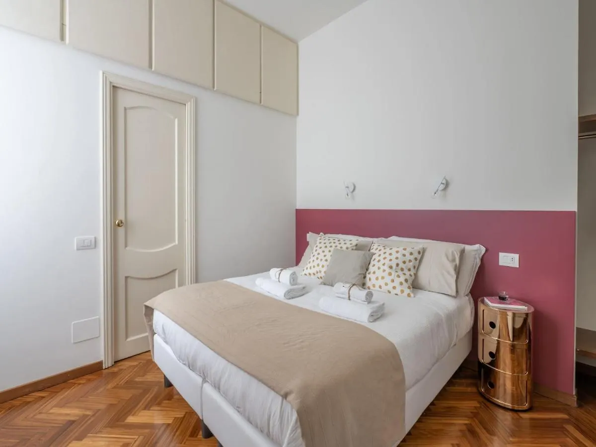 The Best Rent - Gorgeous Two-Bedroom Apartment In Porta Nuova District Милан Италия