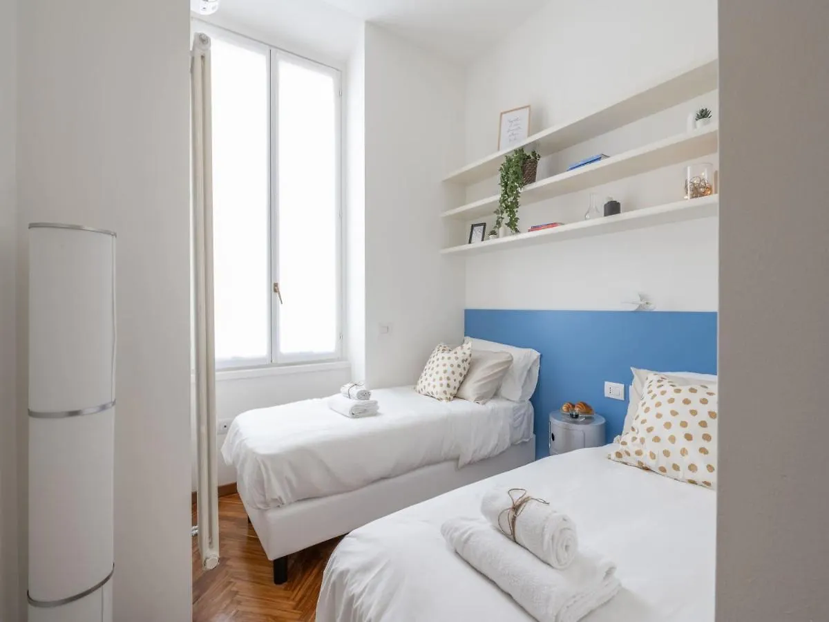 The Best Rent - Gorgeous Two-Bedroom Apartment In Porta Nuova District Милан 0*,  Италия