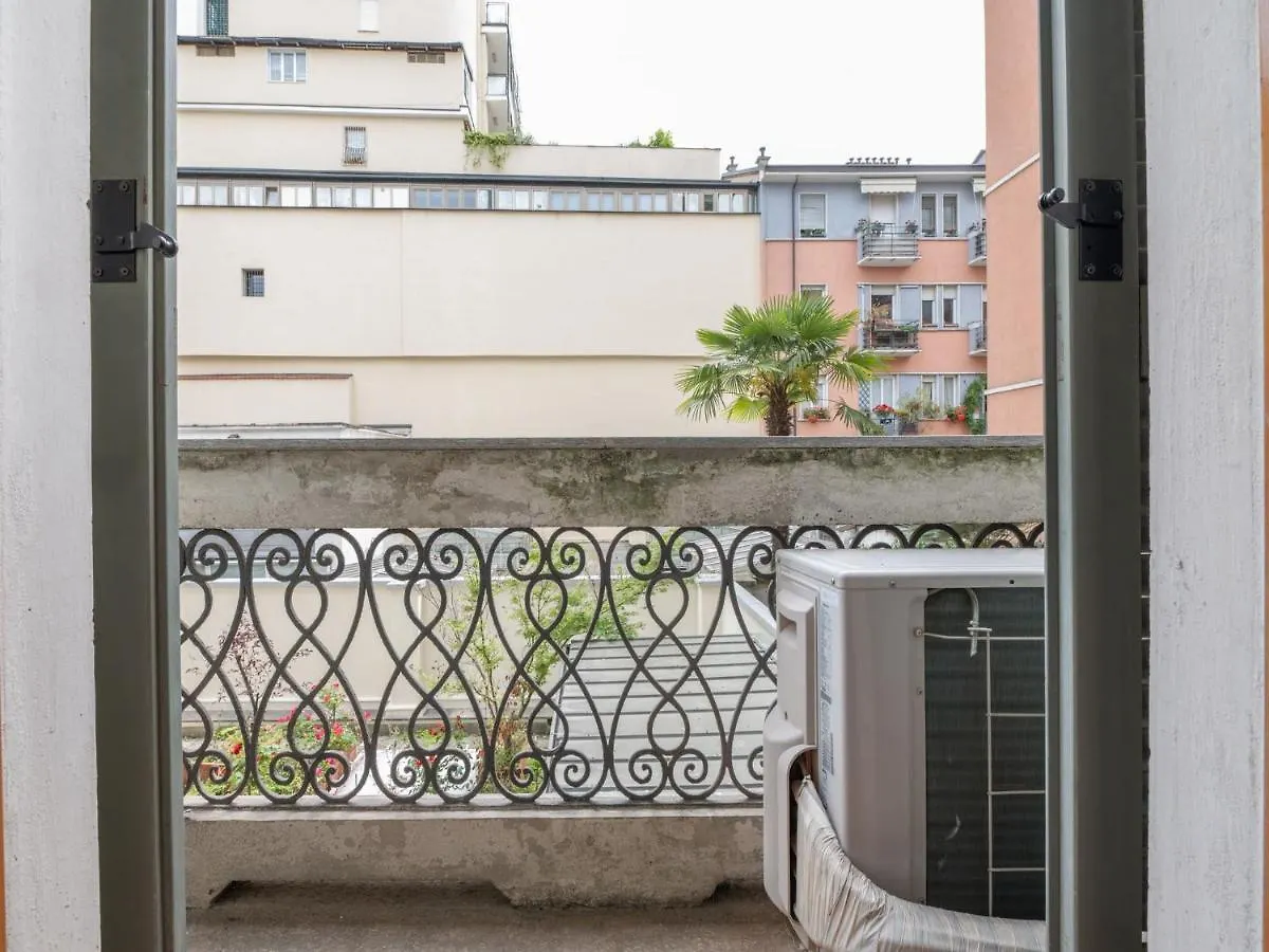 The Best Rent - Gorgeous Two-Bedroom Apartment In Porta Nuova District Milan Italy